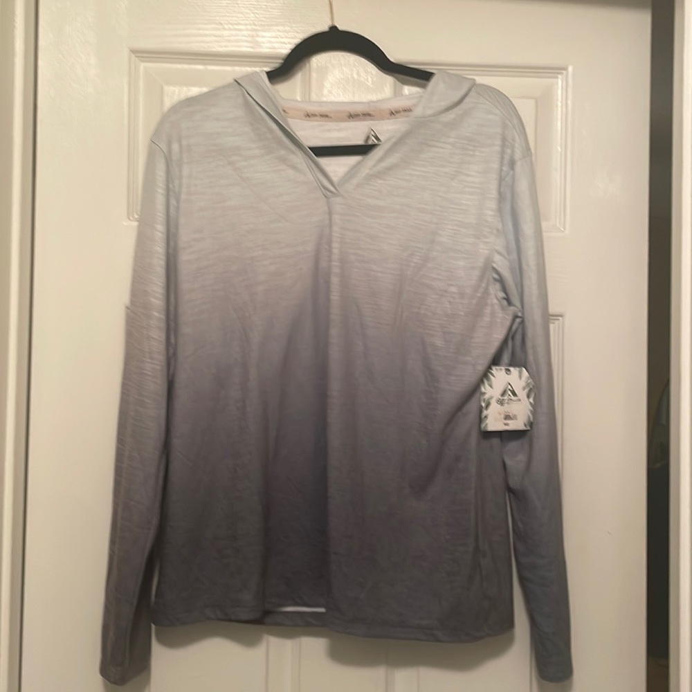 Women’s long sleeve, hooded T-shirt off trail large